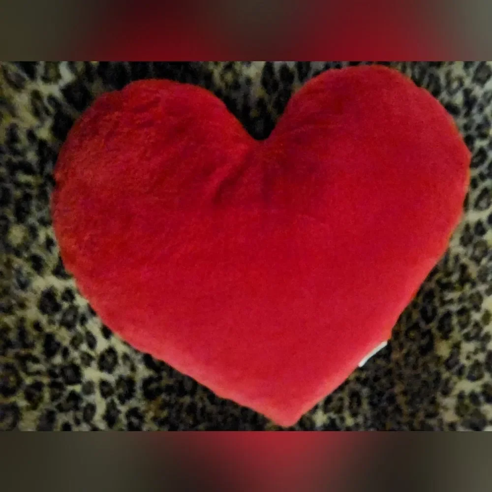 Red ❤️ Heart Shaped Faux Fur Throw Pillow Amazing Pillow! Soft and Plush